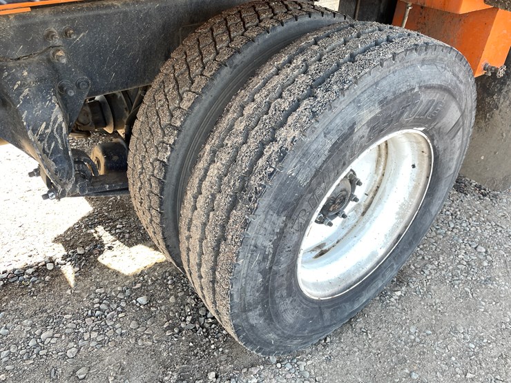 #1465-•-2013-freightliner-asphalt-truck-(has-mn-title)-image-24