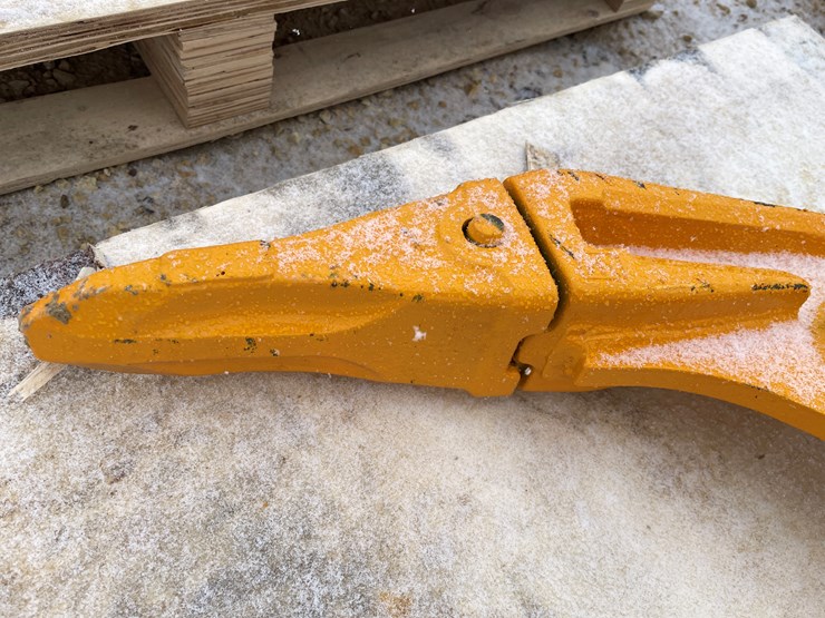 caterpillar-305-image-6