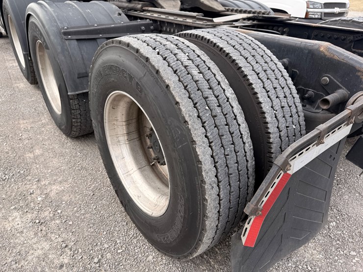 2022-western-star-49x-image-27