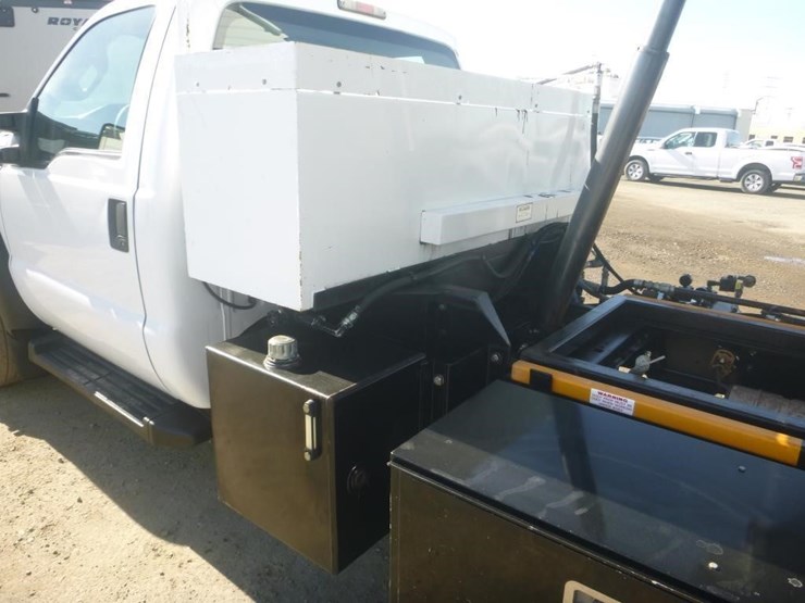 2011-ford-f550-image-13