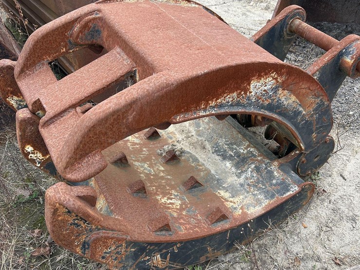hydraulic-excavator-grapple-attachment-image-1