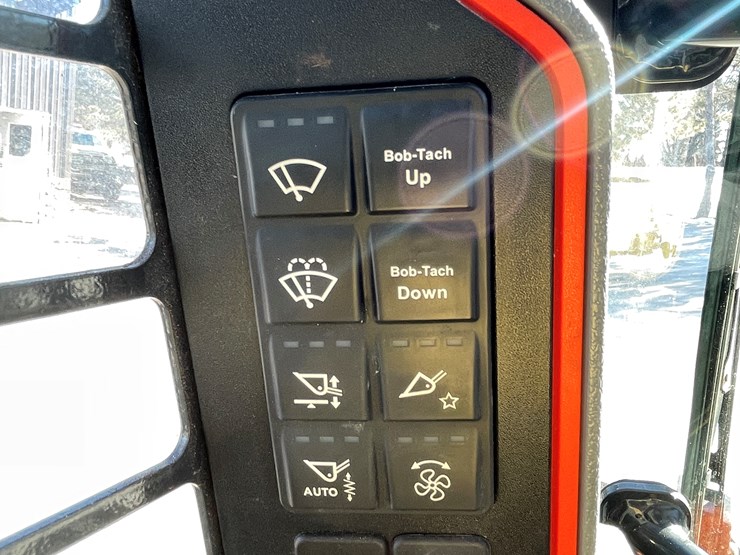 2022-bobcat-t76-image-51