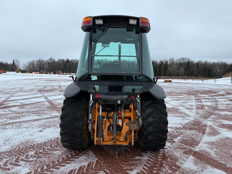 2011-case-570m-xt-image-5