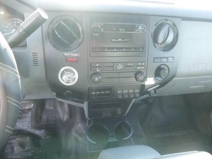 2011-ford-f550-image-19