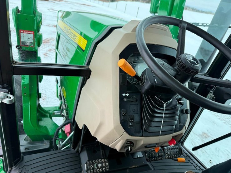 john-deere-6105e-image-61