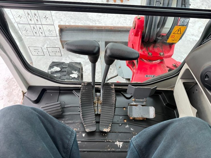 takeuchi-tb240-image-62