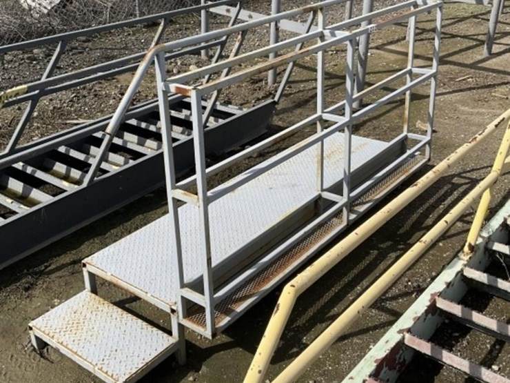 7'x1'-steel-executive-catwalk-platform-image-1