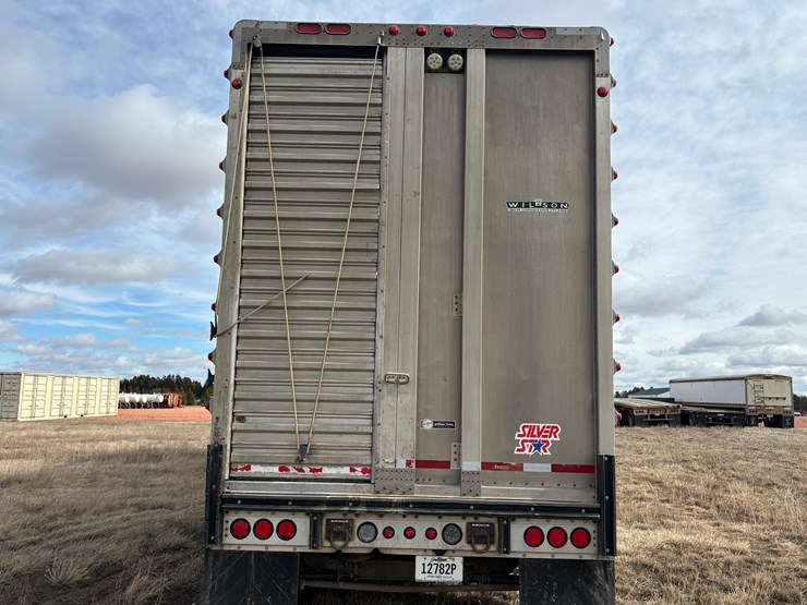 2018-wilson-livestock-trailer-image-6