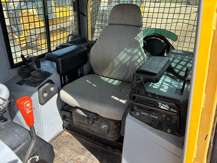 2001-deere-650h-lgp-image-16