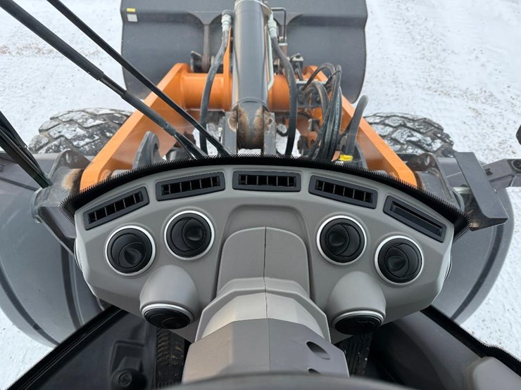 2023-case-621g-xr-image-68