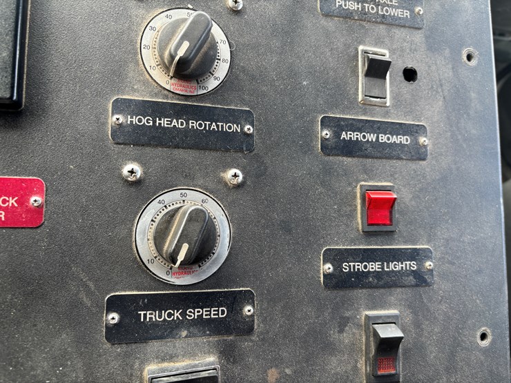 2005-gmc-t7500-image-24