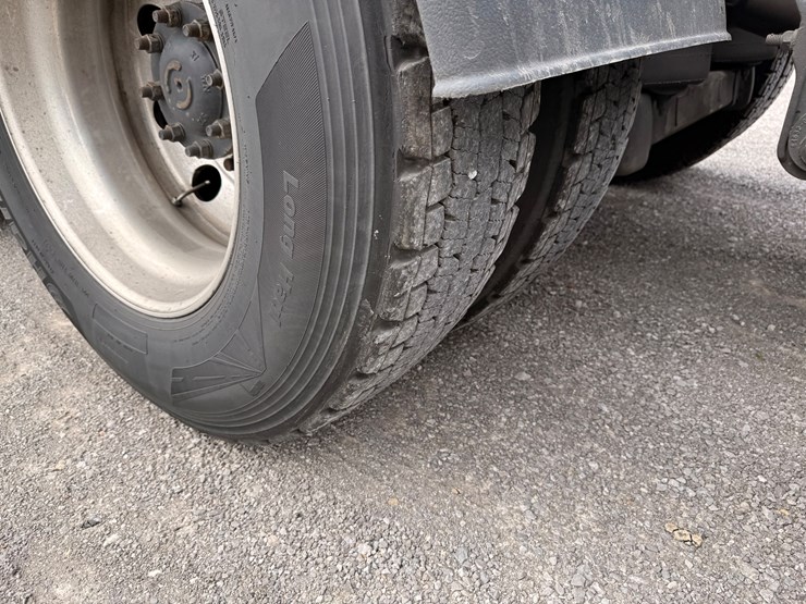 2022-western-star-49x-image-28