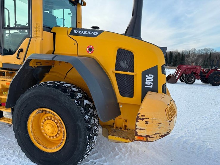 2015-volvo-l90g-image-23