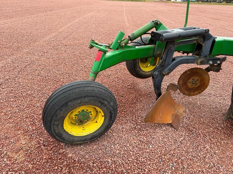 john-deere-2810-image-15