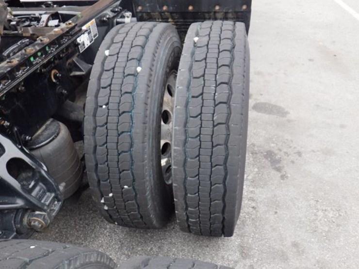 2022-kenworth-t680-image-6