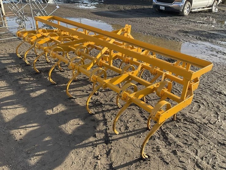 custom-12'-3-pt-springtooth-chisel-image-5