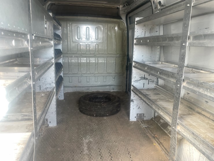 2016-dodge-3500-image-17