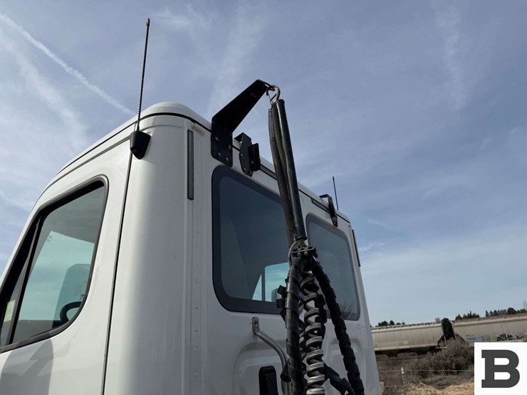 2017-freightliner-cascadia-125-image-14