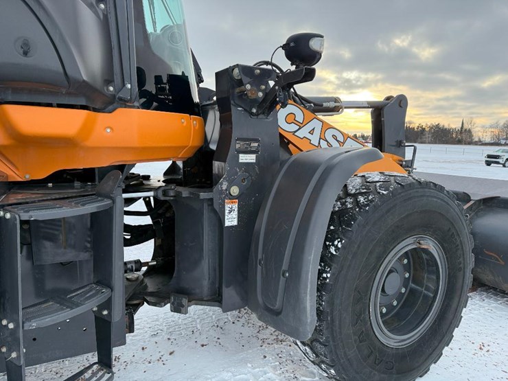 2023-case-621g-xr-image-27