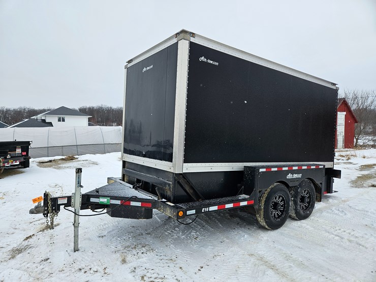 #135-•-2022-rock-line-products-air-tow-ground-loading-enclosed-trailer-(has-wi-title)-image-1