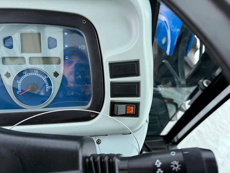 new-holland-t4030-image-54