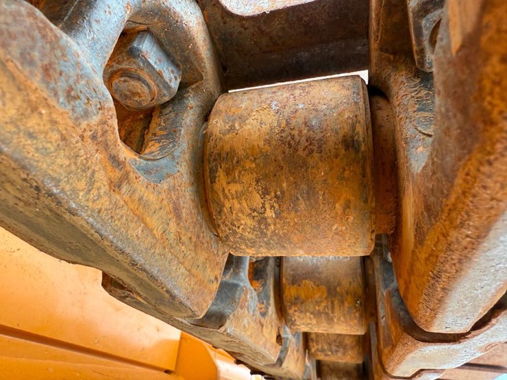 2011-case-1650l-xlt-image-13