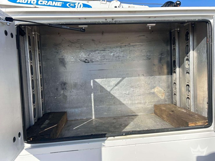 2017-freightliner-m2-106-image-22