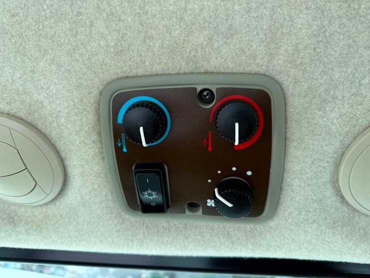 john-deere-4052r-image-58