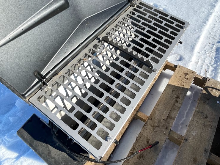 #4947-•-boss-exact-path-drop-salt-spreader-image-8