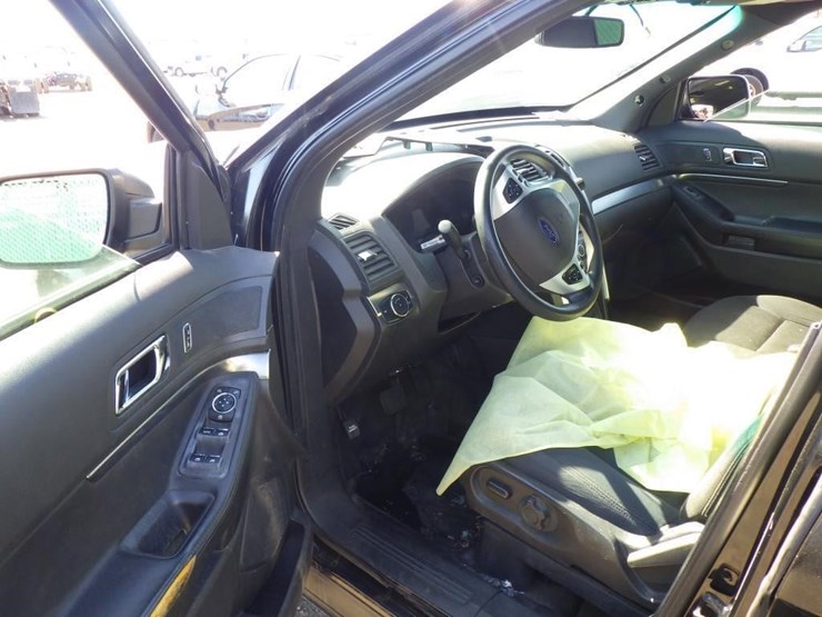 2015-ford-explorer-image-5