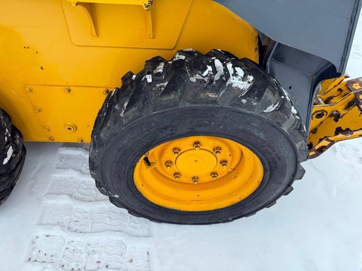 2018-deere-318g-image-15