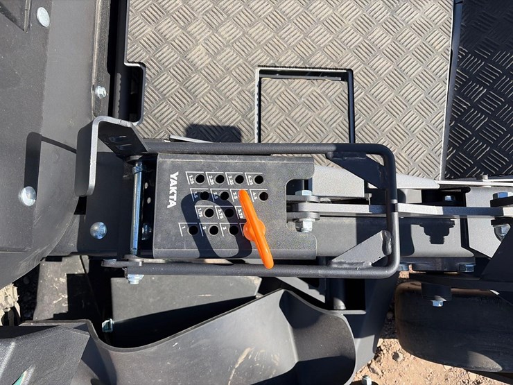 2025-yakta-yxr-920-commercial-zero-turn-mower-image-10