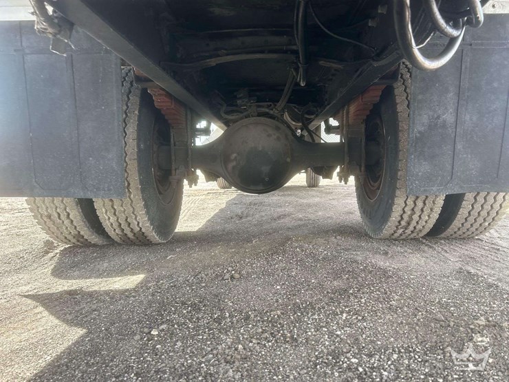 1999-freightliner-fl80-image-27