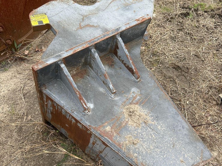 hydraulic-excavator-driver-attachment-image-2