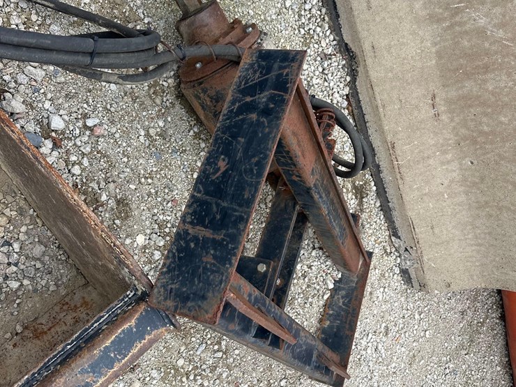 2018-deere-331g-image-13