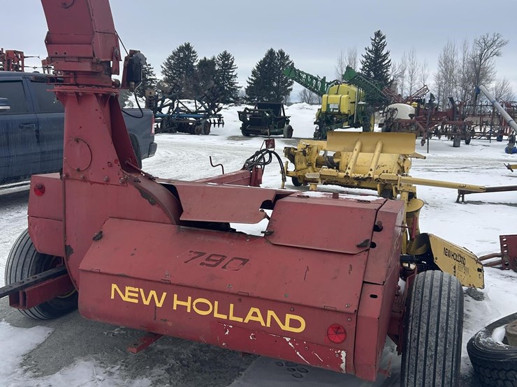 new-holland-790-image-4