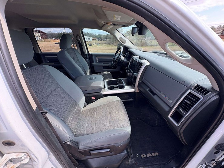 2019-dodge-ram-1500-image-18