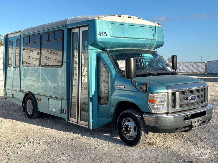 2018-ford-e450-image-2