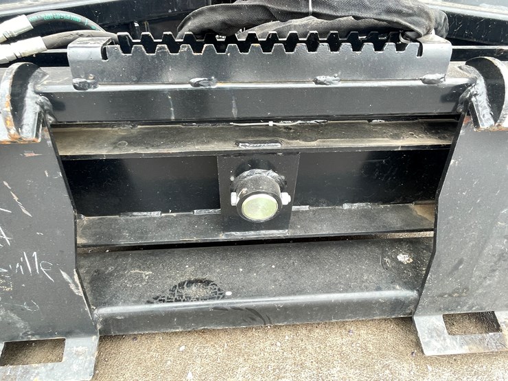 #4908-•-virnig-skid-steer-mount-70"-v-plow-image-10