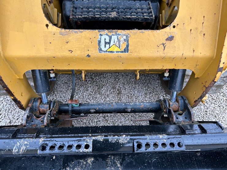 2015-caterpillar-259d-image-10