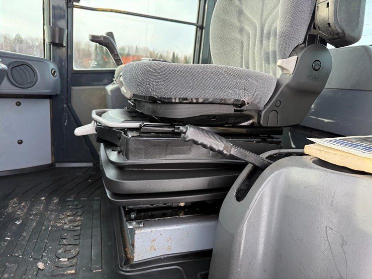 2011-komatsu-wa250pz-6-image-48