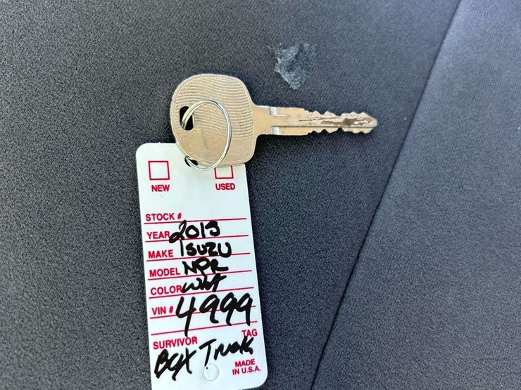 2015-isuzu-npr-image-23