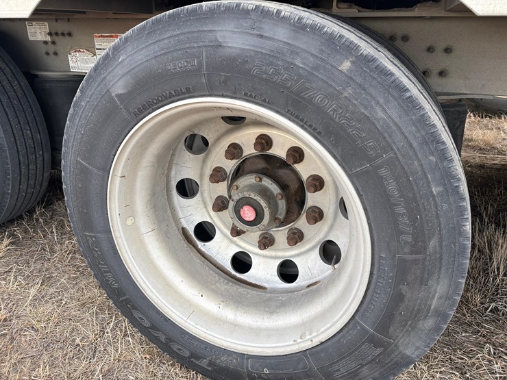 2018-wilson-livestock-trailer-image-11