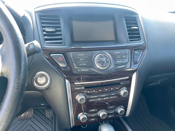 2013-nissan-pathfinder-image-13