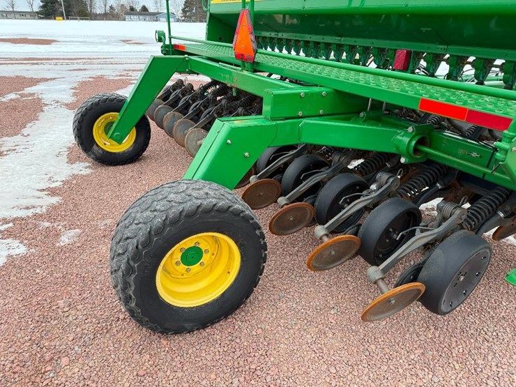 2010-john-deere-1590-image-32