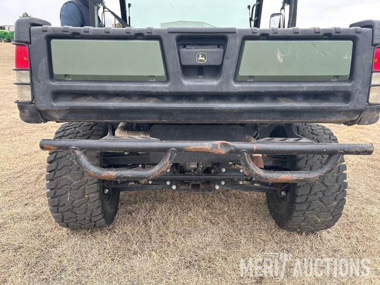 2021-john-deere-gator-image-24