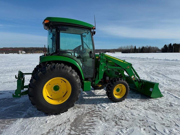 john-deere-4052r-image-4