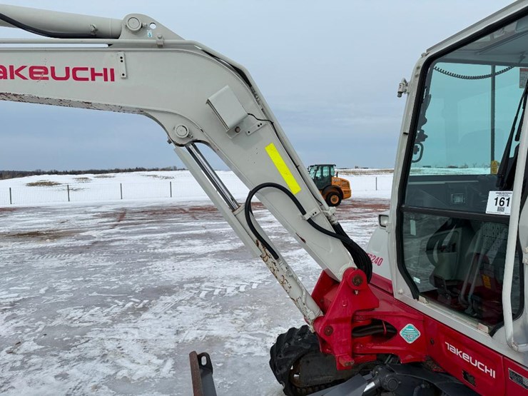 takeuchi-tb240-image-31