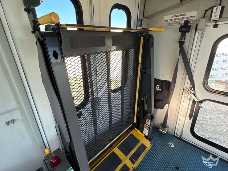 2018-ford-e450-image-24