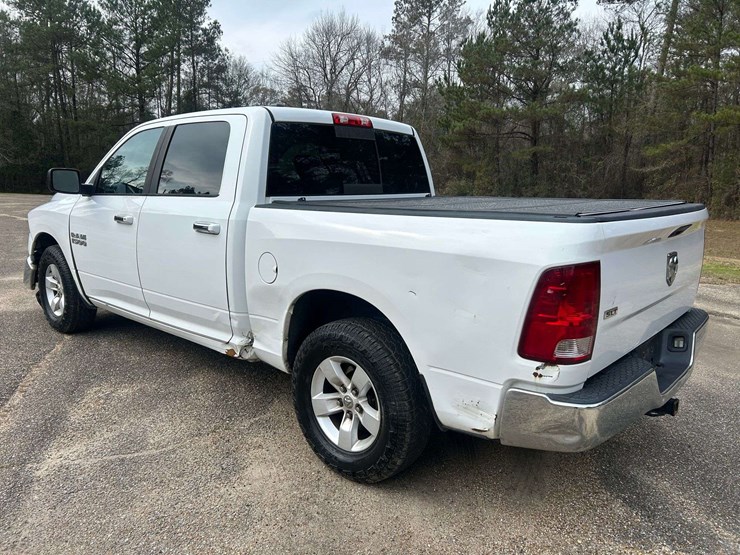 2016-ram-1500-slt-image-5